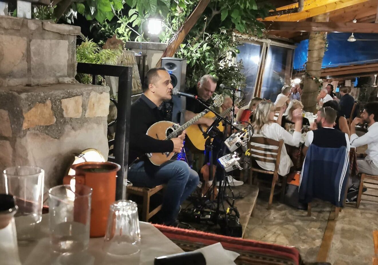 Local musicians at Parasia Taverna